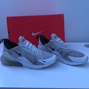 ⚪️Used Mens 10.5 Nike white air max 270’s. ⚪️